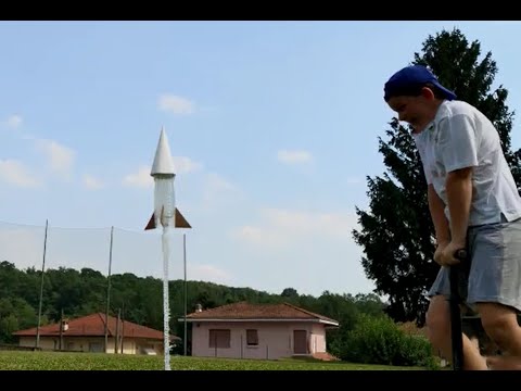 how to build a water rocket at home / come costruire un razzo ad acqua in casa