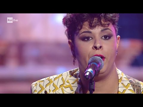 Eva Nøuar canta "What's up" - Dalla strada al Palco 11/04/2023