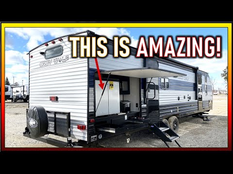 That Camp Kitchen is NUTS!! 2021 Grey Wolf 29TE