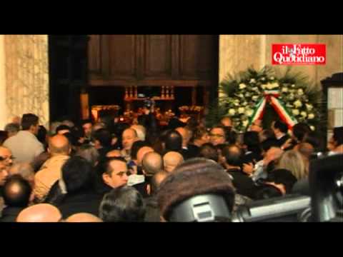 Pino Rauti's funeral: Fini was spat on and shoved.