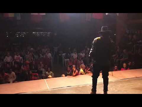 Kiloriti hawashangaza Wazungu pande za ITALY.. Afanya show kubwa na Kung'oa mzungu .Itazame ujioneee