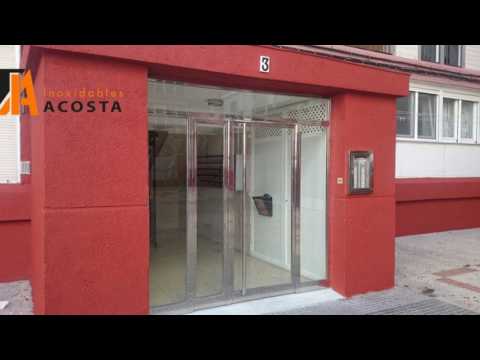 Ejemplos de puertas de acero inoxidable.