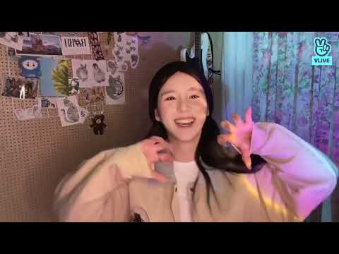 Heejin doing Jinsoul’s “Sho-shout” part from So What