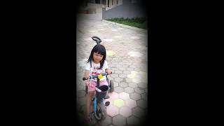 Download lagu Vlog - Bermain sepeda ala icha, Mumpung jadi anak Pertama di Graha Garuda Mas - Tanjung Pinang mp3