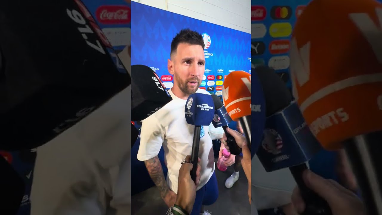 Weinheimer DAZN-Reporter Andrés Salazar interviewt Lionel Messi
