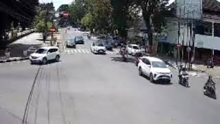 Download lagu Pertigaan kota mp3