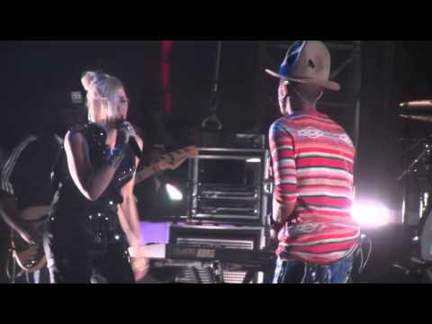 Pharrell Williams w/ Gwen Stefani - Hollaback Girl - Live @ Coachella Festival 4-12-14 in HD