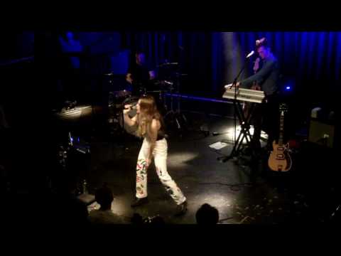 Maggie Rogers - Harvest Moon (Neil Young cover) @Paradiso  Amsterdam 2/3/17