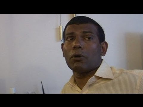 Maldives' ousted president awaits arrest