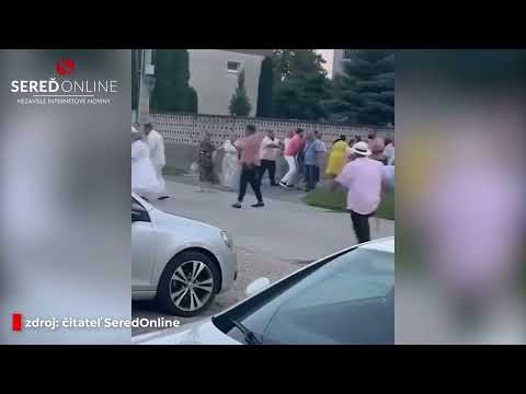 Niekoľko policajných hliadok zasahuje na rómskej svadbe kvôli výtržnostiam
