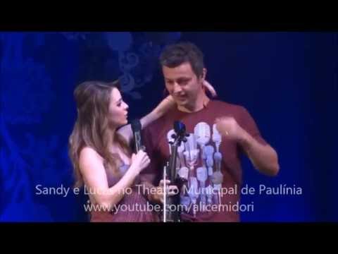 Sandy Leah beija Lucas Lima durante show em Paulínia 12/04/2014