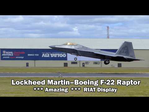 USAF F-22 Raptor *** Amazing Display *** RIAT 2017