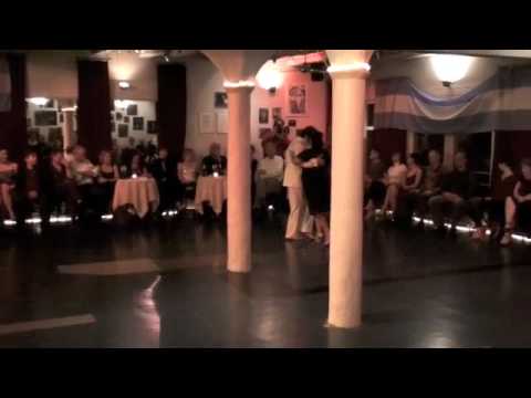  María del Carmen Romero  and  Jorge Dispari  are  dancing  to  the  tango  "  Mandria  "