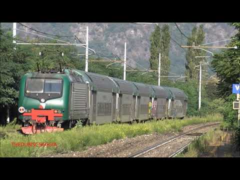 REGIONALE DI TRENORD A 2 PIANI IN TRANSITO NELLA STAZIONE DI VOGOGNA. (VB) SAB. 12 - 9 - 2020.