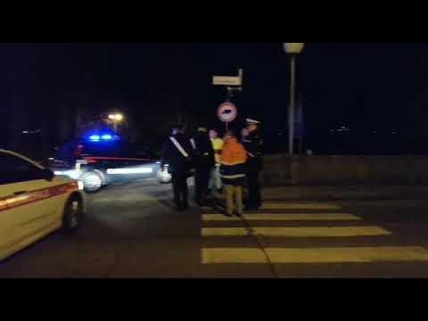 Chiusura ponte sull'Arno a Santa Croce per la piena del 22 dicembre 2019 intorno alle 18