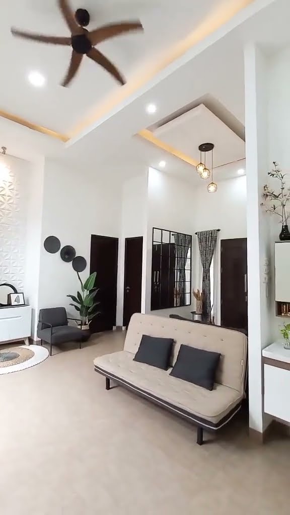 Maa sya Allah! Rumah flamboyan atau simpel, yang penting tetap cozy dan minimalis. Open space dengan perabotan yang tepa...