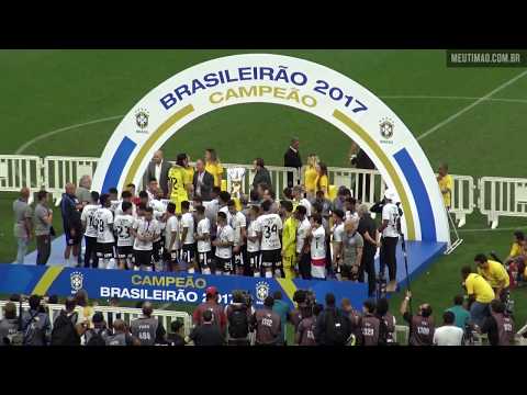 Corinthians ergue a ta�a de Heptacampe�o Brasileiro