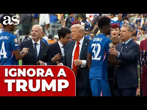 Un JUGADOR del CHELSEA IGNORA a DONALD TRUMP durante la entrega de premios del MUNDIAL DE CLUBES