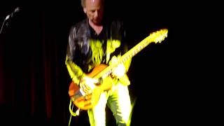 Lindsey Buckingham - That's The Way Love Goes 9/27/2011 at the Town Hall in NYC (clip)
