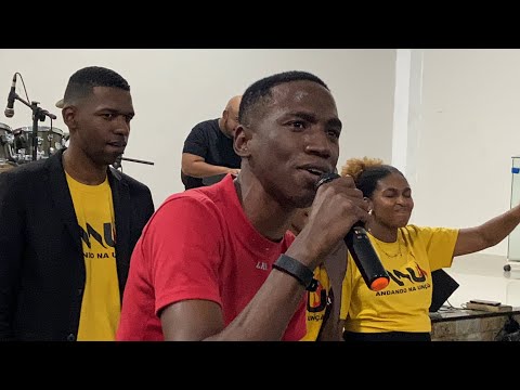 Toda igreja chorou na presença de Deus com esse jovem louvando - Pedro Werneck