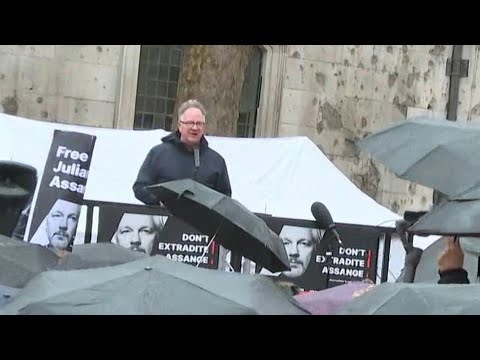 Video Thumbnail: 'We want to defend press freedom': IFJ representative addresses Assange supporters | AFP