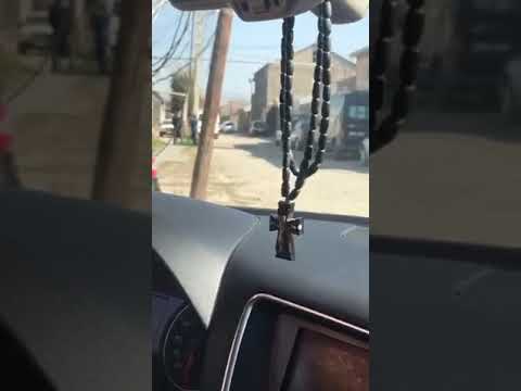 Ահազանգ Գյումրիից. ավտոմեքենաներով մարդիկ են բերում ընտրատեղամաս