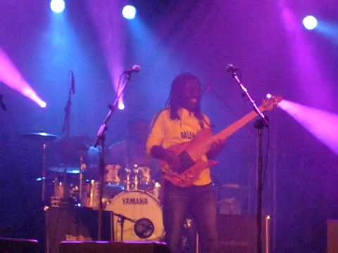 Richard Bona Bass Solo Live @ European BassDay 2009 - excerpt
