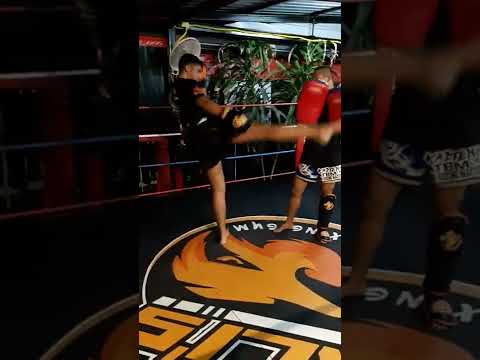 muay thai training at ali boxing gym Rawai Phuket Hussain vs kai
