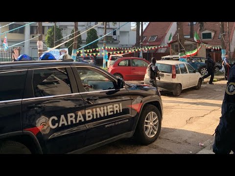 Castello di Cisterna: Carabinieri alle prese con i nascondigli della droga