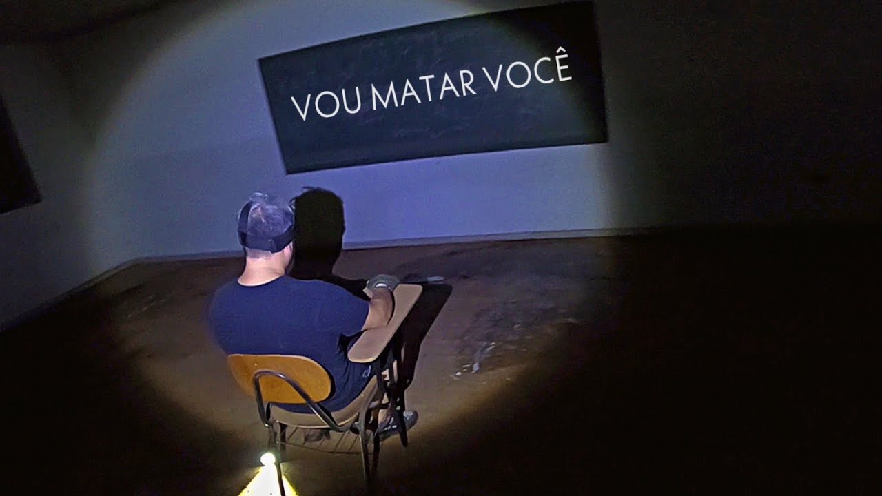 A PROFESSORA ME OBRIGOU A ESTUDAR NESSA ESCOLA MALDITA