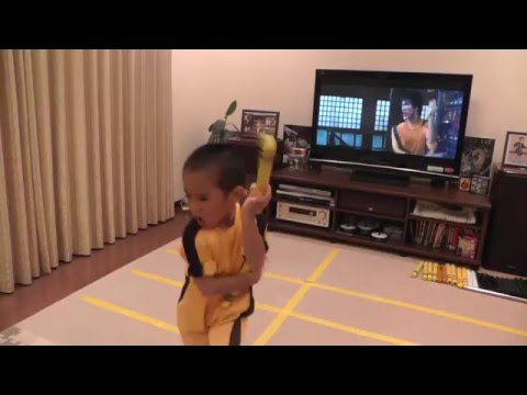 Ryusei perfom Bruce Lee's Game Of Death Nunchaku scene (complete version)