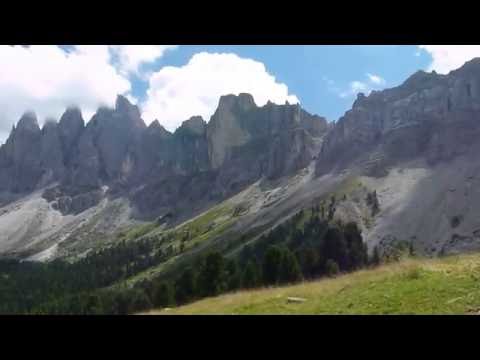 Panorama dal Rifugio Malga Brogles sulle Odle