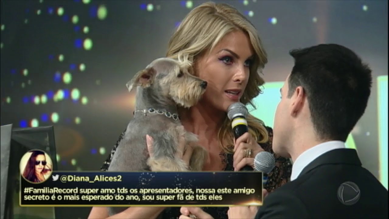 Ana Hickmann presenteia Luiz Bacci com bolsa de luxo