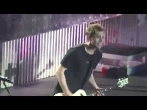 5SOS ROWYSO Tour - End Up Here clip - Manchester 9th June 2015