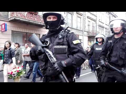 Marsz Ukraińców w Przemyślu 11.06.2017r. pod ochroną policji.