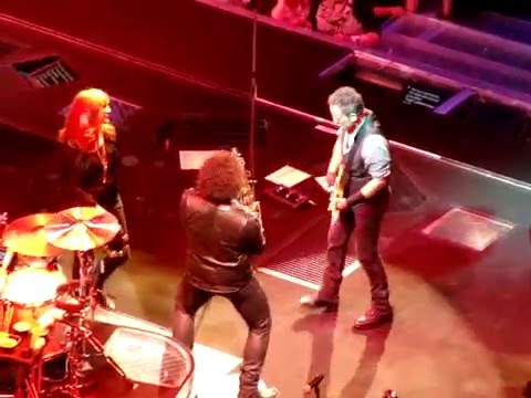 BECAUSE THE NIGHT NILS LOFGREN GUITAR SOLO SPRINGSTEEN 2/4/16 BOSTON TD GARDEN