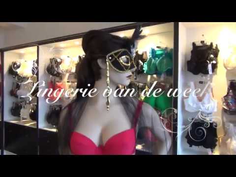 een volle decolleté  Lingerie van de week