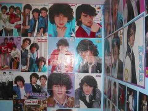 download lagu mp3 mp4 Poster Jonas Brothers, download lagu Poster Jonas Brothers gratis, unduh video klip Poster Jonas Brothers