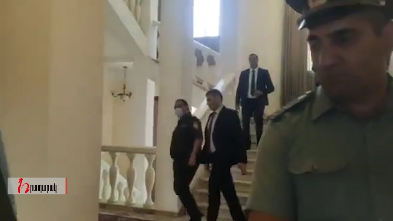 Փաշինյանն ու ոստիկանապետը ճողոպրեցին լրագրողների հարցերից