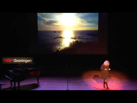 【TEDx】Everybody wants to be a hero, but no one can stand a grown man cry | Amy van Son | TEDxGroningen