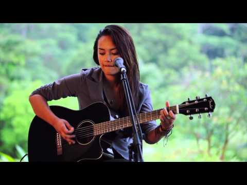 Ashley Lilinoe - Valerie (HiSessions.com Acoustic Live!)