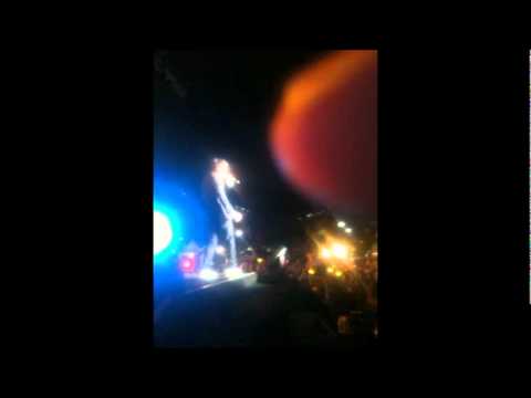 230911 Seungri @ F1 Singapore [Fancam]  (seungri didnt zip his pants!!)