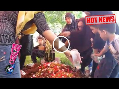 Ayah Dimakamkan Tanpa Kehadiran Dea Annisa - Cumicam 06 Agustus 2016