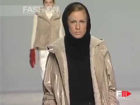 Fashion Show "MaxMara" Pret a Porter Women Autumn Winter 2005 2006 Milan 2 of 3