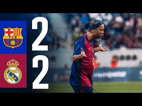 HIGHLIGHTS | BARÇA LEGENDS 2 vs 2 REAL MADRID LEGENDS | EL CLÁSICO | THE RONALDINHO SHOW 🔵🔴