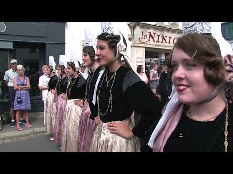 film Coiffes et costumes Pays Bigouden  Vidéo Bretagne, extrait "coiffes et costumes de Bretagne"