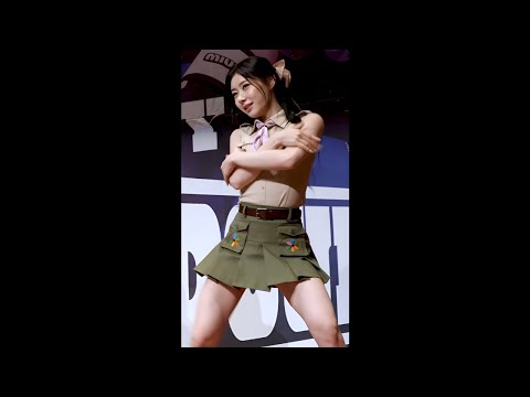 230819 있지 채령 'Cake' 직캠 (ITZY CHAERYEONG Fancam) 'Mini fanmeeting' @누리꿈스퀘어 by Johnny Park