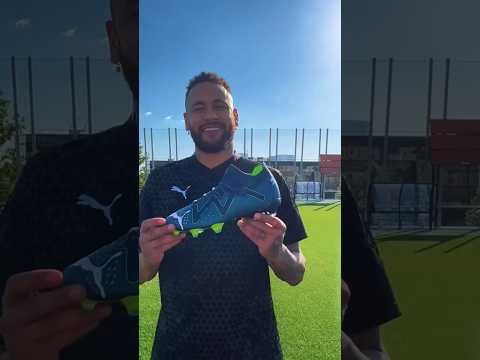 Neymar Unboxes some new Football Boots!