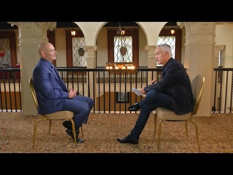 Pitbull teaches Jorge Ramos how to pronounce his famous phrases