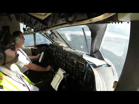 [Cockpit View] Approach and Landing into Sint Maarten -  Shorts 360